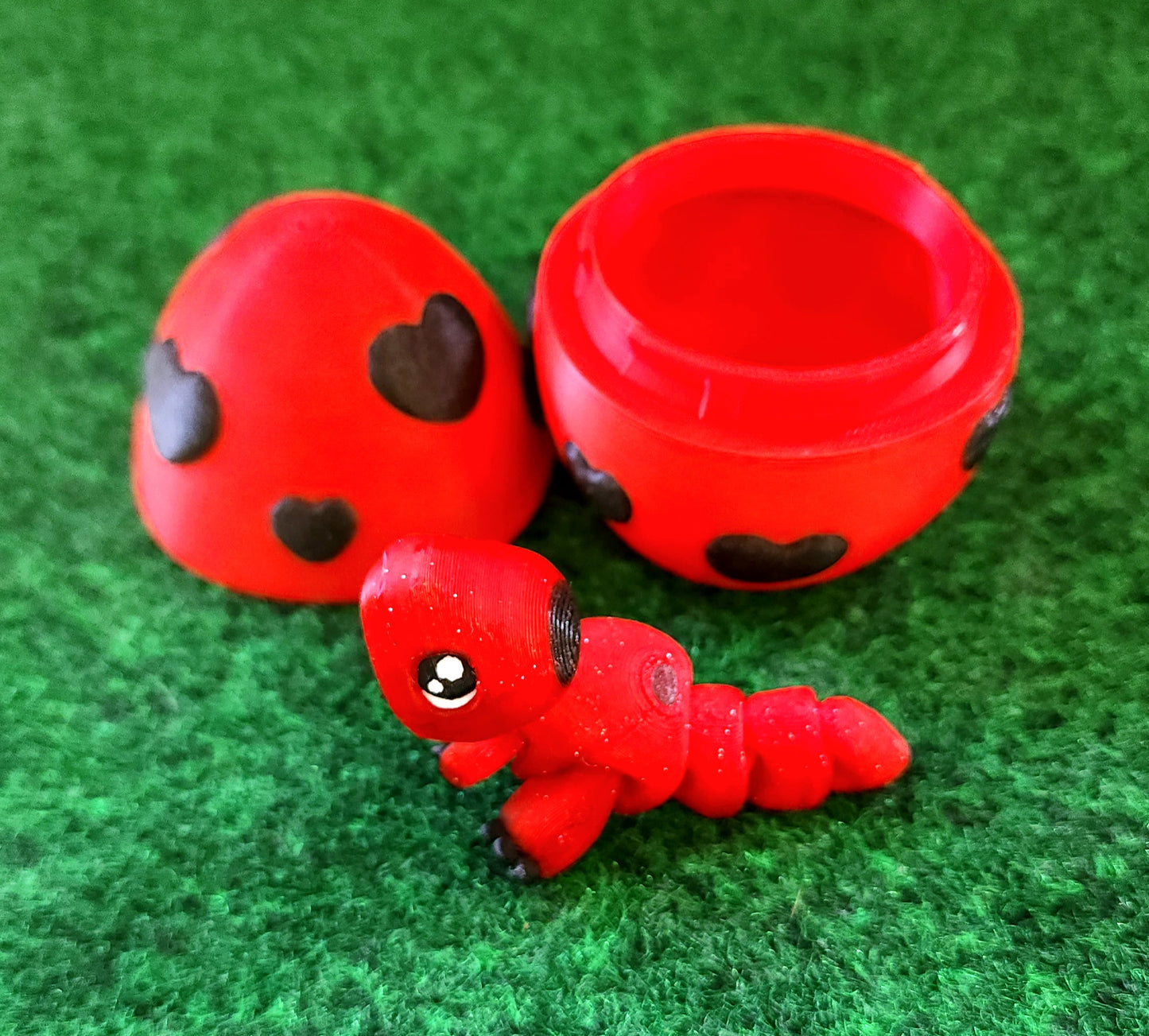Dino Baby Egg (Hearts)