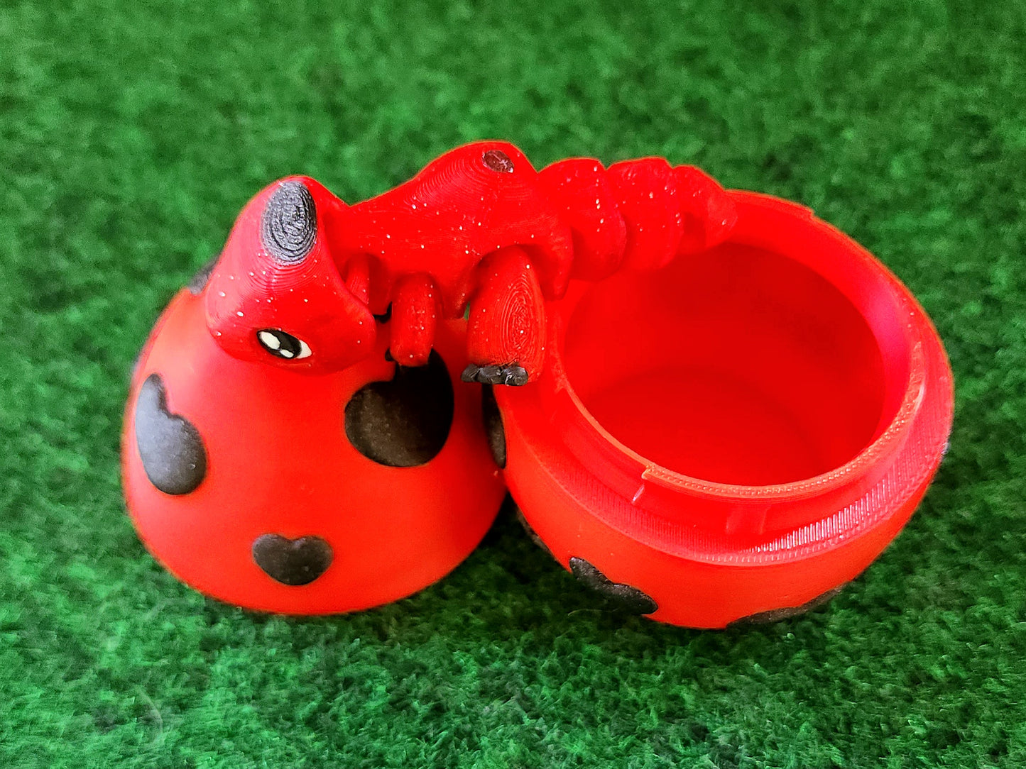 Dino Baby Egg (Hearts)