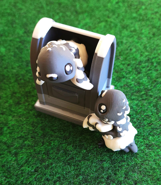 Baby Pidgeon & Mailbox